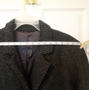 Unbranded, women's heavy grey wool coat with 2 front pockets, zigzag pattern